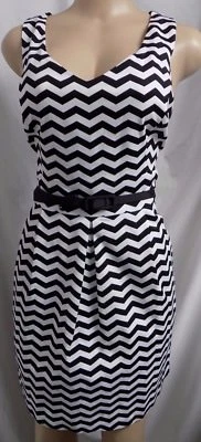 VESTIDO TULIPÁN ZIG ZAG SIN MANGAS WHITE HOUSE BLACK MARKET TALLA: 12 NUEVO CON ETIQUETAS Foto 1 de 4