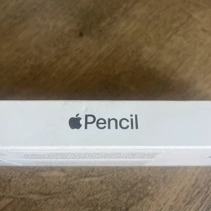 ORYGINALNY OŁÓWEK JABŁKOWY NIGDY NIE UŻYWANY MODEL A3085 (USB-C) - Zdjęcie 1 z 11