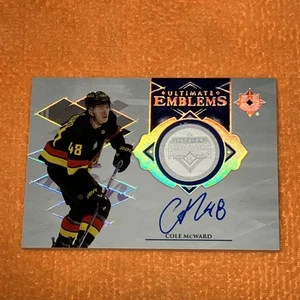 Cole McWard RC 2023-24 Ultimate Collection #UE-CE Ultimate Emblems AUTO Rookie - Bild 1 von 4