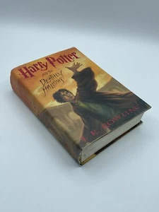 Harry Potter and the Deathly Hallows by J. K. Rowling (2007) - Imagen 1 de 5