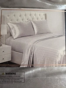 Juego de sábanas Juicy Couture Home tamaño queen satinado damasco 4 piezas gris nuevo - Imagen 1 de 5