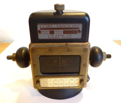 Vintage 1943 U.S. Navy mounted life boat compass, wonderful condition! - Image 1 of 4