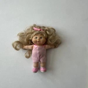 Mini muñeca vintage 1995 Cabbage Patch Kids cabello rubio ojos azules - Imagen 1 de 8