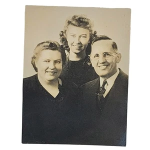 Vtg Original Monochrome Photo of Daughter with Her Parents Found Portrait - Picture 1 of 5