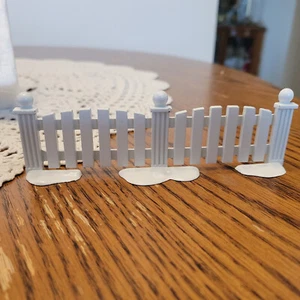 Dept.56 Village Accessory Enameled Cast Metal Picket Fence Section - Picture 1 of 1