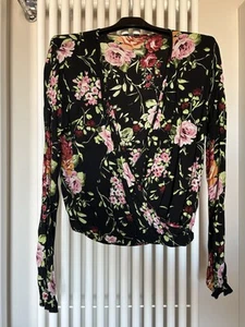 Maglia leggera con scollo ad incrocio - Foto 1 di 8