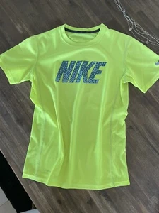 NIKE Tennis Shirt Sportshirt Tennisshirt Sport Neongelb Gr. 146/152 Neuwertig - Bild 1 von 3