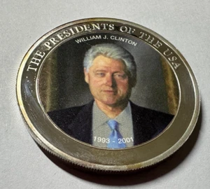 WILLIAM J. CLINTON AMERIKANISCHE MÜNZE US-PRÄSIDENTEN IN FARBE VERSILBERTE MÜNZE - Bild 1 von 4
