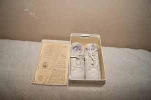 Mrs. Day's Ideal Baby Shoes White Size 2 Narrow 1960's Soft Sole Leather Unused? - Picture 1 of 13