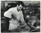 1990 Press Photo Chef James Contini at Poseidon Restaurant on James Street