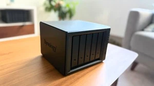 Synology DiskStation DS1522+ 5-Bay NAS Enclosure, diskless, excellent condition - Photo 1/7