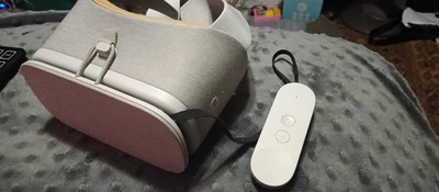 Google Daydream 2nd Generation View VR Headset - Gray - Image 1 of 3
