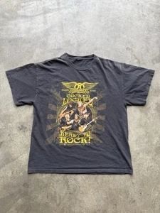 Camiseta de la gira Aerosmith 2010 “Cocked Locked and Ready To Rock” banda concierto - Imagen 1 de 8