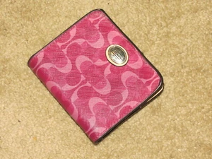 VGC Coach womens wallet - dark pinkish / fuchsia - Picture 1 of 2