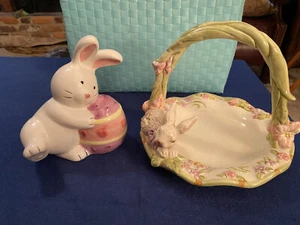 Plato de cesta de cerámica de conejo de Pascua con estatuilla de conejo de Pascua - Imagen 1 de 11