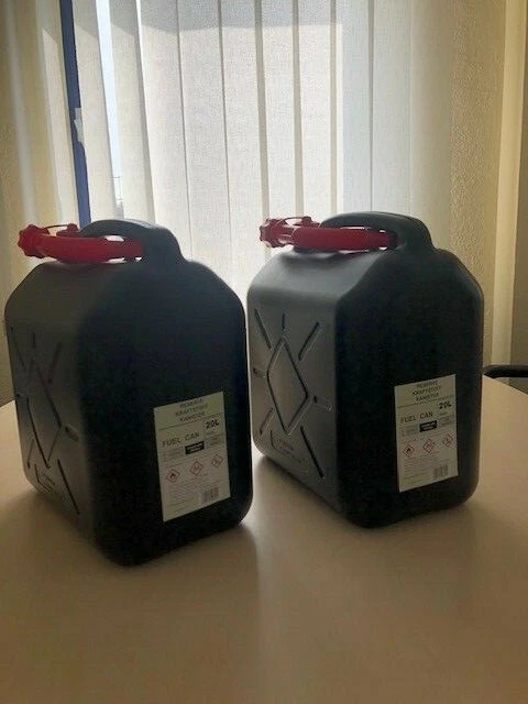 2 x  Benzinkanister 20 Liter Kraftstoff Kanister Kunststoff schwarz - Bild 1 von 1