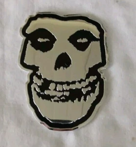 Decalcomania The Misfits Fiend Skull metallo cromato 2,1/4" x 3" con licenza Misfits - Foto 1 di 3