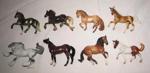 Breyer Caballo Compañero de Establo Juego de 8 Piezas Serie 2 Appaloosa Bay Pinto Palomino etc - Imagen 1 de 7