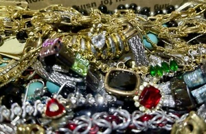 Exquisite Estate Costume Jewelry Lot High End Necklace Pendant Ring Bracelet Mix - Picture 1 of 10