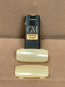 Par de lentes de luz interior Chevrolet 1953-61 convertible NOS GM 4577221 - Imagen 1 de 9