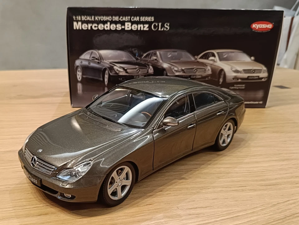 KYOSHO - Mercedes-Benz - CLS  KLASSE - Die Cast 1:18 -Metallic Gray - N°08401   - Immagine 1 di 4