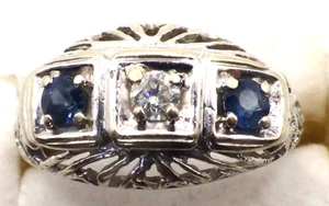 BELLISSIMO ANELLO VINTAGE ORO BIANCO MASSICCIO 14k tre pietre zaffiro e diamanti - Foto 1 di 8