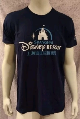 Novo na caixa!! Camisa Vintage RARA Disney Resorts Disney Castelo de Xangai Dia de Abertura G - Imagem 1 de 3