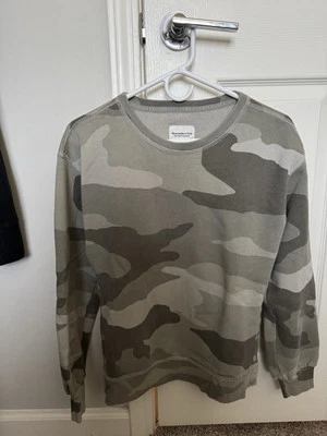 Sudadera camuflada para mujer Abercrombie & Fitch talla pequeña Foto 1 de 2