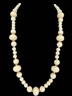 Collar Lucite vintage de los años 50’s a 60’s excelente estado cuentas más grandes Foto 1 de 4