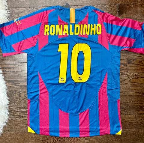 Barcelona RONALDINHO # 10 UCL Final Retro Jersey Home 2005/06 - Size Medium Men Cover