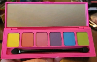 Paleta de sombras de ojos Kiko Milano Arthur Arbesser Active Fluo 01 tonos de entrenamiento neón Foto 1 de 4