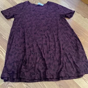 NWT Loft Plus Burgundy & Black Floral Short Sleeve Swing Dress Size 20/22 - Picture 1 of 3