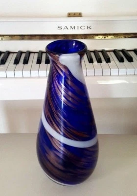 14 INCH HAND BLOWN MURANO COBALT BLUE VASE WITH SWIRL AND COPPER SPECS 4 LBS - Image 1 of 4