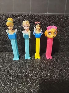 Disney PEZ Spender Set, Schneewittchen, Aschenputtel, Frozen und Paw Patrol - Bild 1 von 4