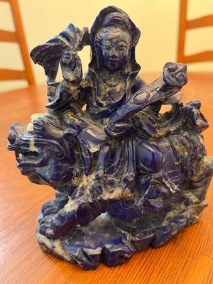 Estatua tallada de lapislázuli Guan Yin figura montada en Qilin Foto 1 de 4