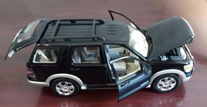*RARE* WELLY 2006 FORD EXPLORER EDDIE BAUER V8 BLACK! 1/18 SCALE DIECAST MODEL - Picture 1 of 19