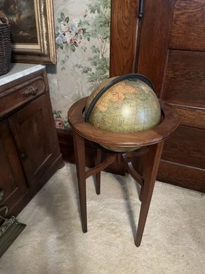 "Antiguo globo terráqueo giratorio de 12" histórico de la década de 1930 en un soporte libre de madera de 34""" Foto 1 de 4