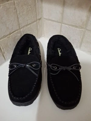 Clarks Hombres Negro Mocasines Zapatillas Imitación Piel Cuero Zapatos Cómodos Talla 7 NUEVO  Foto 1 de 4