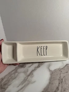 Rae Dunn "KEEP" Geteilte Schale Schreibtisch Organizer Tablett von Magenta 11" x 3,5" Stifte Clip - Bild 1 von 3