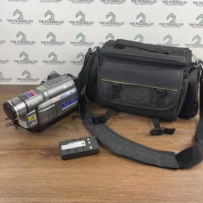 JVC GR-SXM330U VHS Camcorder 400X Digital Zoom w/ Bag Bundle - FOR PARTS READ - Image 1 of 4