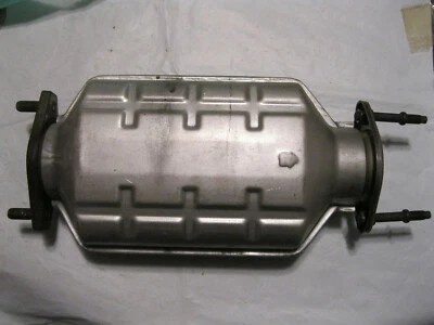 Genuine KIA OEM 0K2AB20600 Catalytic Converter fits 98-99 Sephia Foto 1 de 4