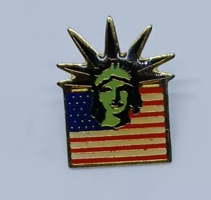 Vintage USA Flag With Statue Of Liberty Head Lapel Hat Pin - Picture 1 of 7
