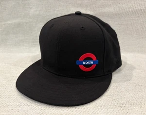 Raro New Era 59FIFTY At 50 NORTH London Underground Graffiti Gorra Sombrero Talla 7 1/4 - Imagen 1 de 12