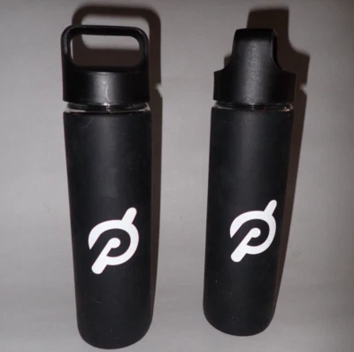 Пара стеклянных черных бутылок для воды Peloton с силиконовой нескользящей ручкой набор из 2 - Изображение 1 из 4