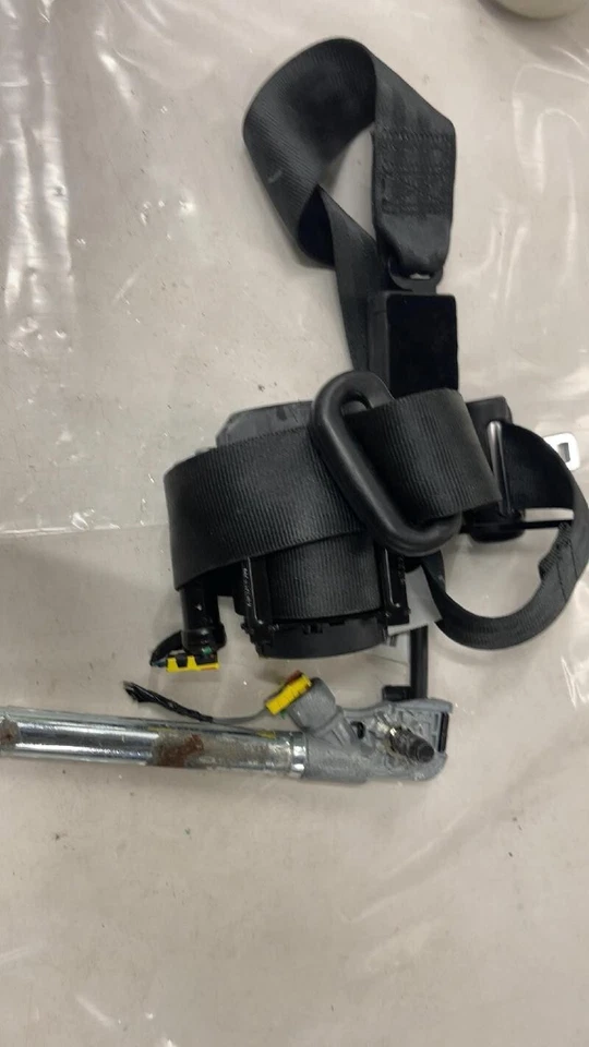 2012-2016 FIAT 500 Front Left LH Driver side Seat belt Retractor OEM BLACK 2Dr - Image 1 of 1