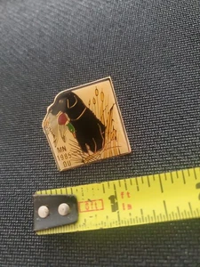 Minnesota 1985 DU Ducks Unlimited Labrador Retriever Mallard in Mouth Lapel Pin - Picture 1 of 4