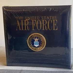 NUEVO Álbum de fotos álbum de recortes azul 12x12” logotipo sello dorado de la Fuerza Aérea de los Estados Unidos - Imagen 1 de 2