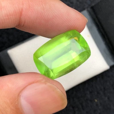 Piedra preciosa suelta peridoto verde limón corte cojín natural de 21 quilates de Pakistán Foto 1 de 4