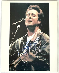 VINCE GILL COUNTRY MUSIC STAR AUTHENTIC ORIGINAL HAND SIGNED PHOTOGRAPH - Picture 1 of 2