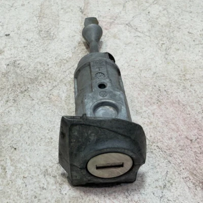 2018 - 2022 VOLKSWAGEN PASSAT DOOR LOCK CYLINDER W/O KEY OEM - Image 1 of 4